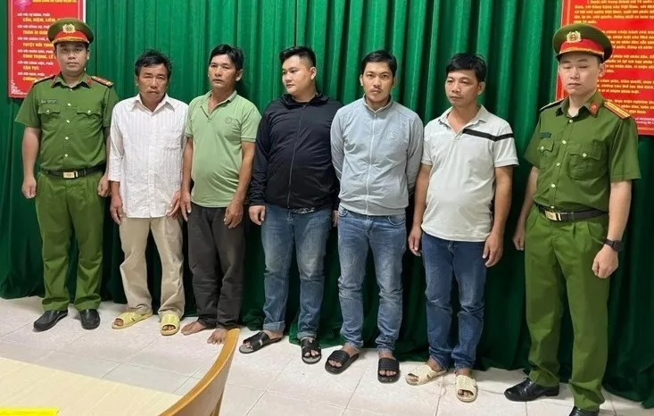 Các bị can đồng phạm với Ngọc tại thời điểm khởi tố. (Ảnh: Pháp luật TP.HCM)