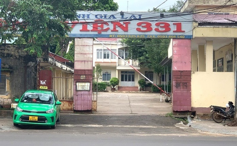 N.H.B bị thương phải đi cấp cứu ở Bệnh viện 331. Ảnh: Báo Người lao động.