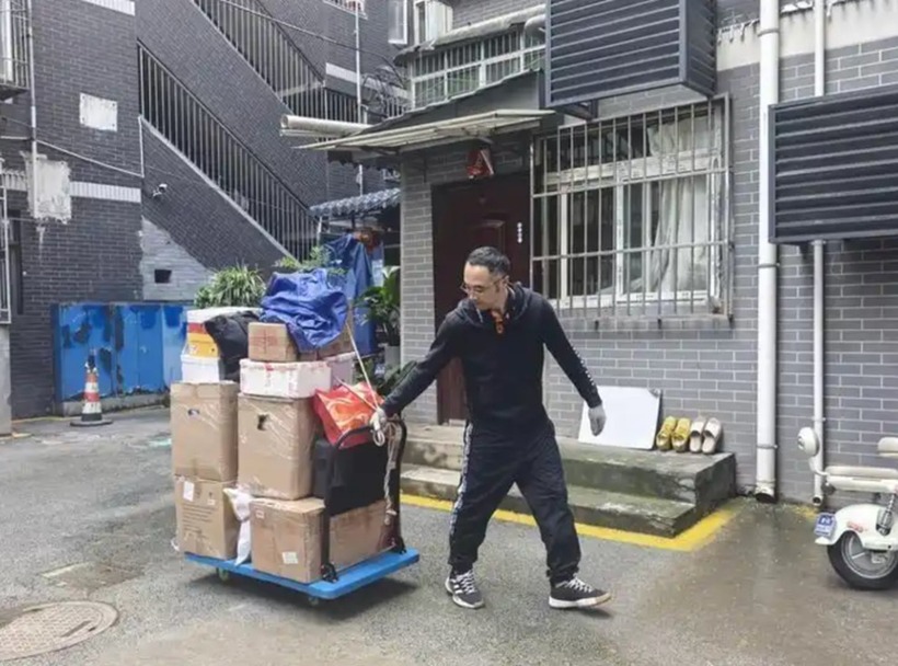 Thiếu gia phá sản thành thợ bốc vác, bất ngờ đổi đời nhờ "bắn" tiếng Anh như người bản địa. Ảnh: News.