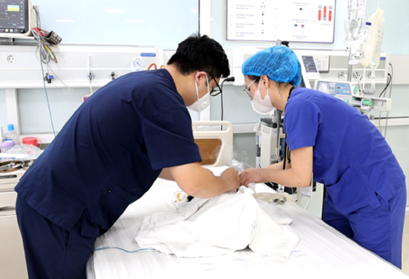 Sau 3 ngày điều trị, trẻ được rút ống nội khí quản