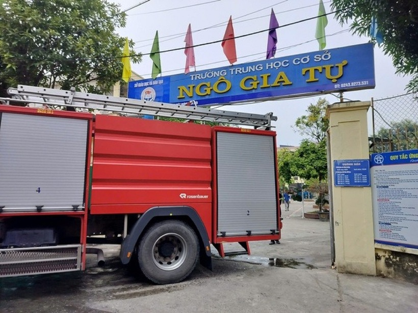 Xe PCCC có mặt tại hiện trường. Ảnh: Phụ nữ Việt Nam