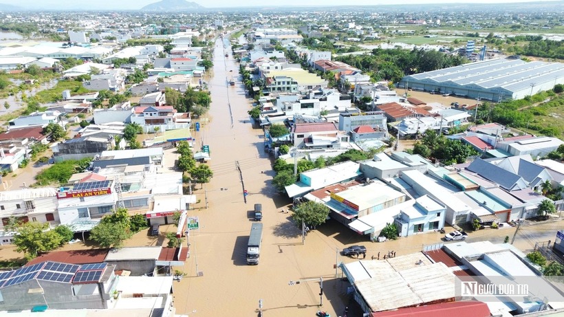 Toàn cảnh ngập lụt ở phường Hàm Thắng.