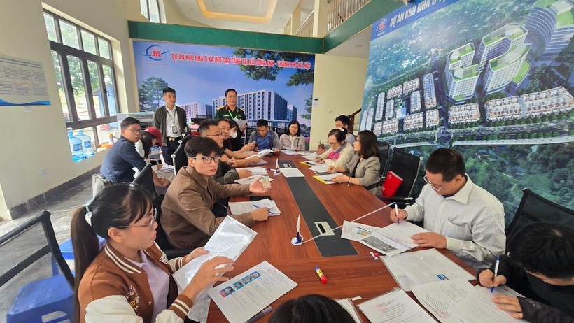 Chủ đầu tư dự án nhà ở xã hội Uy Nỗ (xã Đông Anh, Hà Nội) hỗ trợ, giải đáp thắc mắc của người dân liên quan đến dự án