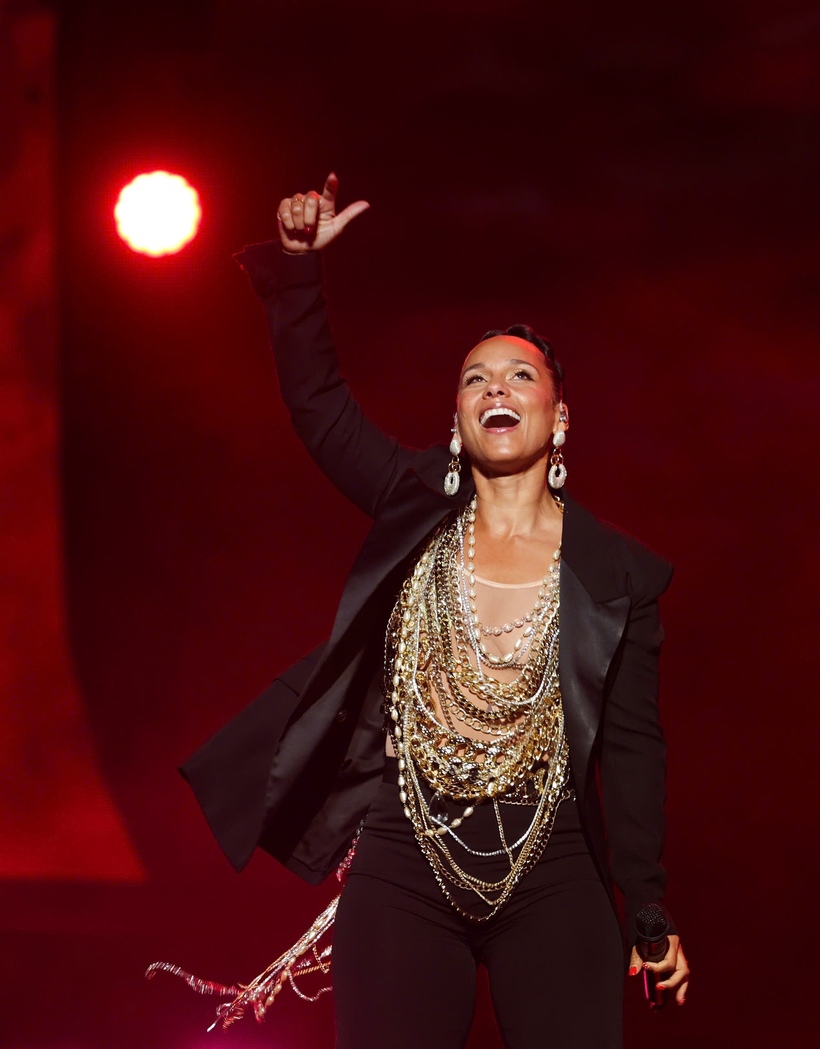 Lễ trao giải VinFuture 2025 bùng nổ cảm xúc với sự xuất hiện của nữ nghệ sĩ huyền thoại 17 lần giành giải Grammy - Alicia Keys