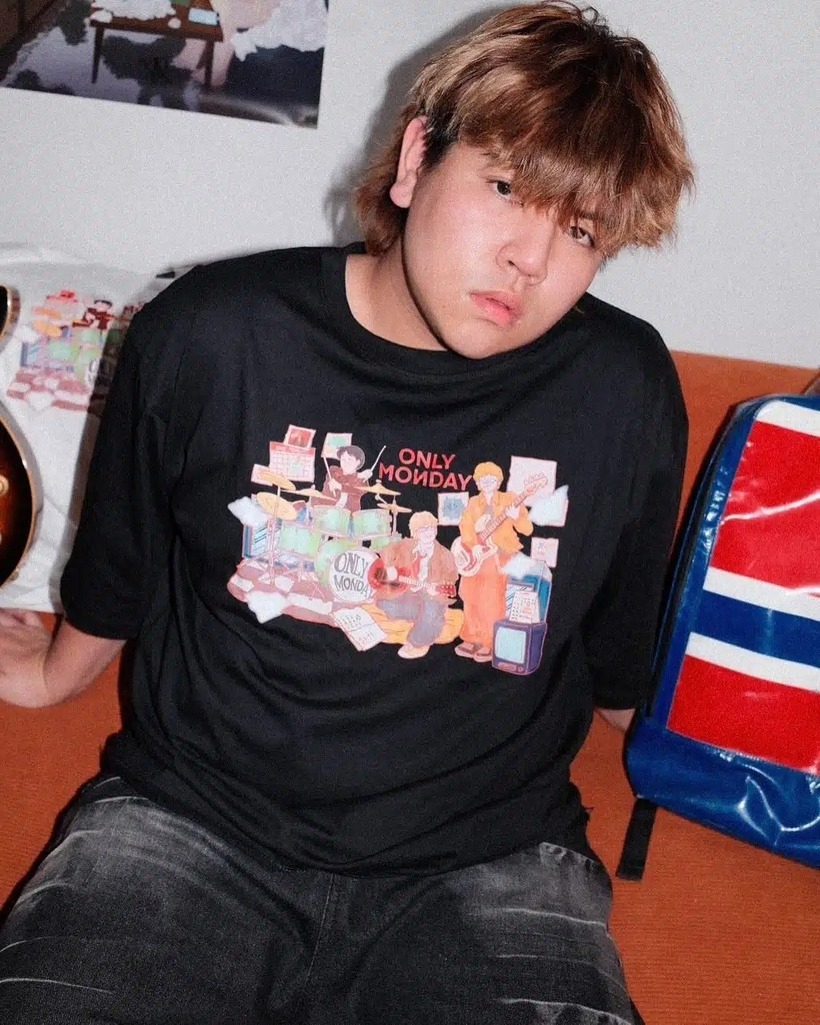 Công ty quản lý vừa quyết định xóa bỏ mọi bài hát, hủy tất cả hợp đồng quảng cáo và các lịch trình biểu diễn của ca sĩ Thái Lan Teepakorn Kumsuree.