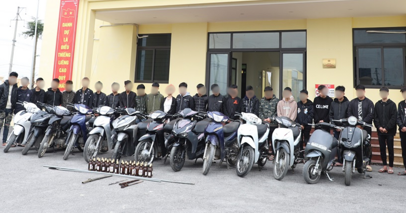 Công an phường Đồng Văn triệu tập 27 đối tượng để làm rõ về hành vi gây rối trật tự công cộng. (Ảnh: Công an tỉnh Ninh Bình)