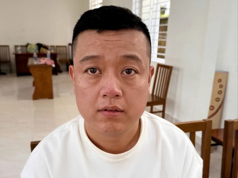 Người đàn ông Trung Quốc cầm đầu nhóm người bắt giữ con nợ. Ảnh: Pháp luật TP.HCM