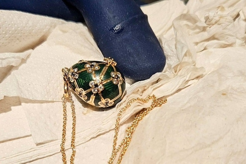 Dây chuyền hình trứng Fabergé trị giá 19.000 USD (khoảng 500 triệu đồng). Ảnh:&nbsp;SCMP.