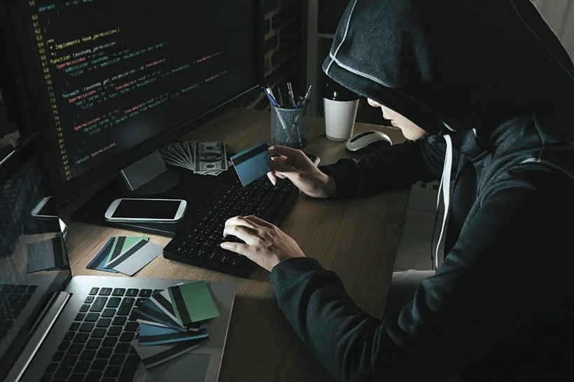 Nam thanh niên 30 tuổi điều hành đường dây lừa đảo hơn 43 tỷ đồng. Ảnh minh họa.