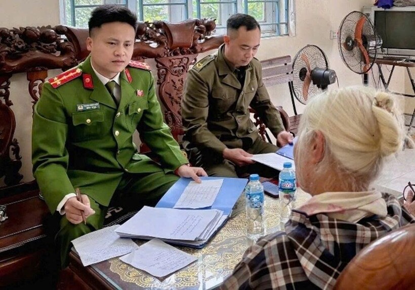Công an xã Suối Hai kịp thời ngăn chặn vụ giả danh Công an lừa đảo. Ảnh: Công an TP Hà Nội.