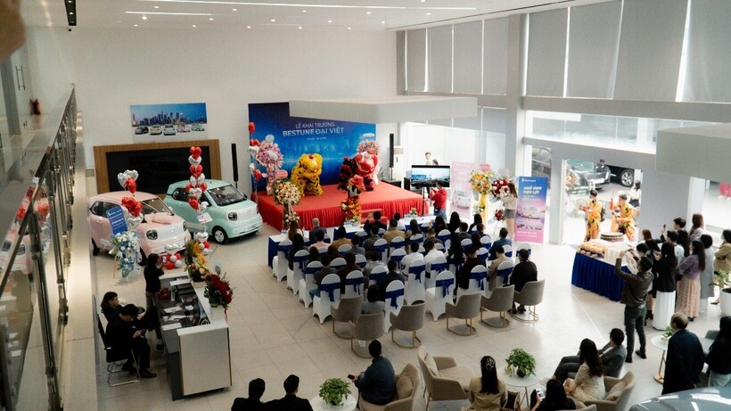 Quan cảnh buổi Lễ khai trương showroom Bestune Đại Việt Võ Chí Công.
