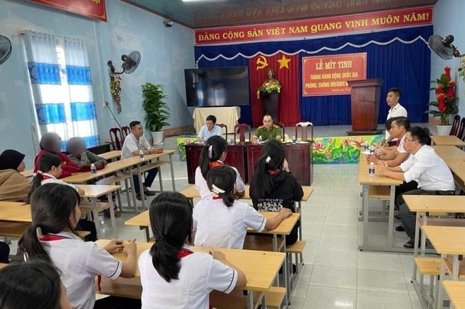 Phụ huynh và các học sinh liên quan được mời lên làm việc. Ảnh: ZNews