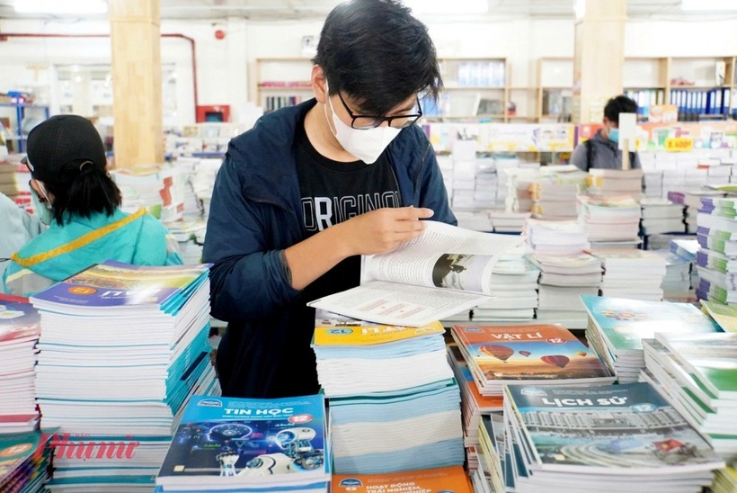 Chính phủ đã giao Bộ GD&ĐT xây dựng phương án để đưa bộ sách này vào sử dụng bắt đầu từ năm học 2026-2027. Ảnh minh họa