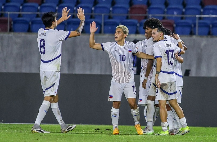 U22 Philippines sử dụng nhuần nhuyễn cả phối hợp nhỏ, bóng dài, bóng bổng nhanh, mạnh, dứt khoát khiến đối thủ trở tay không kịp.