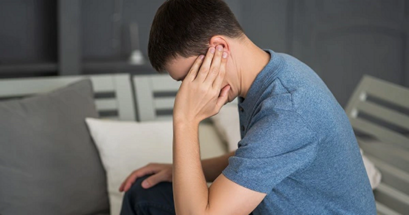 Có nhiều nguyên nhân gây ù tai trái