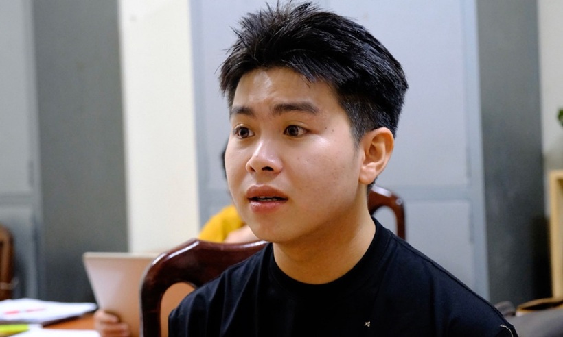 Nghi phạm Thái tại Công an phường Xuân Hương - Đà Lạt. Ảnh: VnExpress