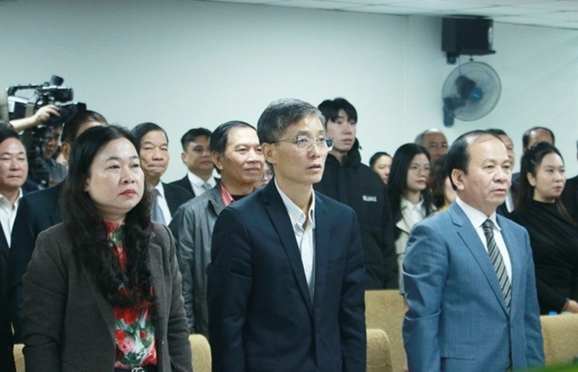 Ông Nguyễn Khánh Ngọc – Chủ tịch Hội Luật gia Việt Nam (giữa); ông Đào Ngọc Chuyền – Phó Chủ tịch Liên đoàn Luật sư Việt Nam, Chủ nhiệm Đoàn Luật sư Tp.Hà Nội; bà Phạm Thị Thanh Hương – Phó Giám đốc Sở Tư pháp Hà Nội, Phó Chủ tịch Hội Luật gia Tp.Hà Nội tại buổi lễ.