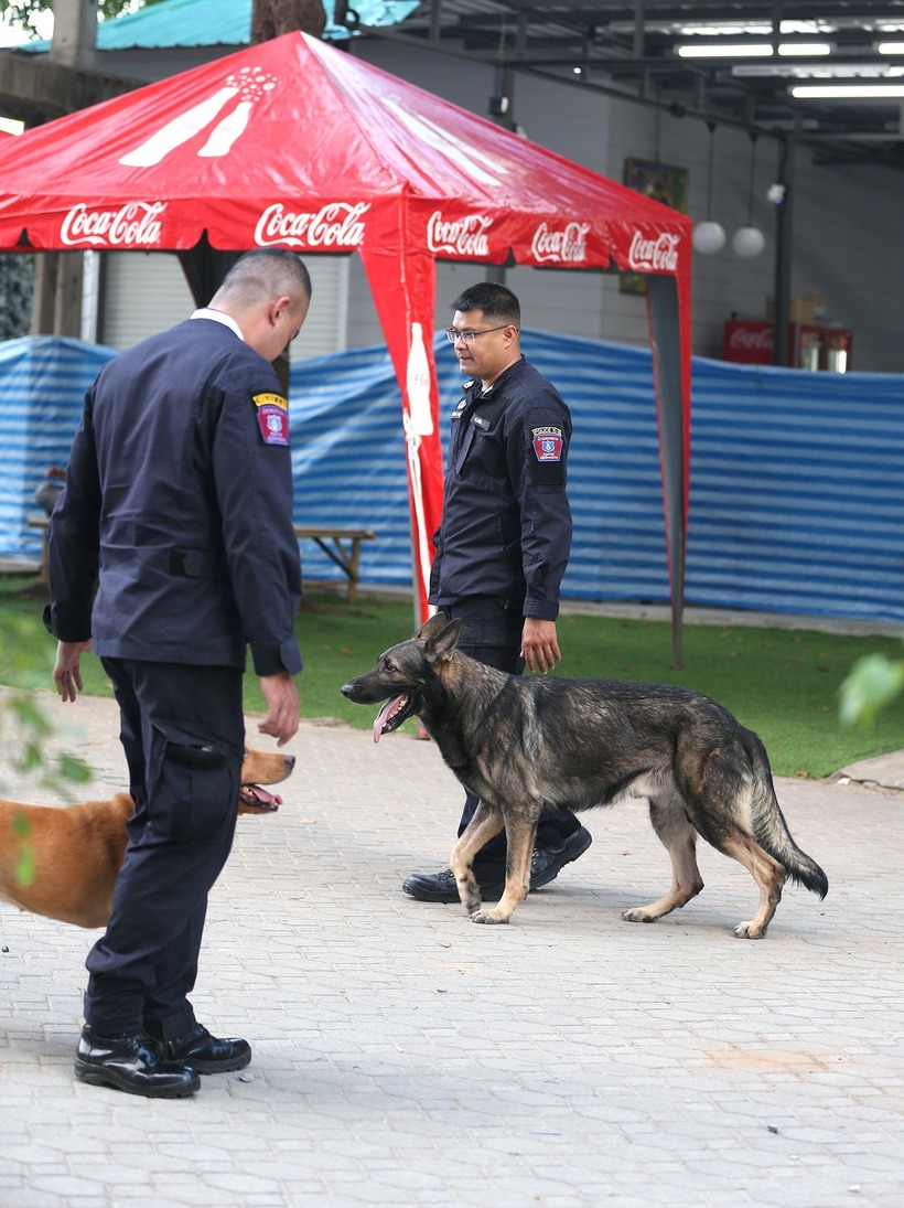 An ninh được thắt chặt trước, trong và sau lễ khai mạc SEA Games 33. Chó nghiệp vụ được huy động đảm bảo an ninh cho lễ khai mạc SEA Games.