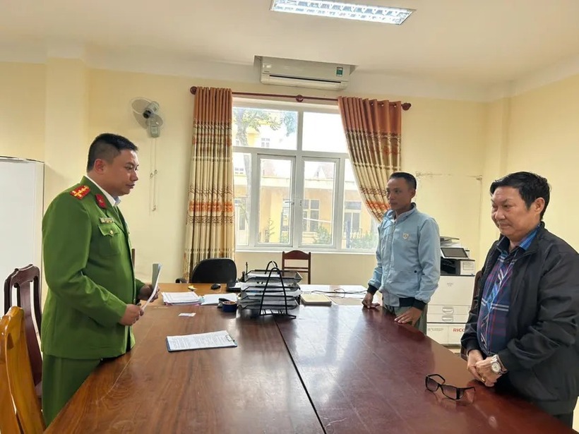 Cơ quan CSĐT vừa ra quyết định khởi tố vụ án, khởi tố bị can và áp dụng biện pháp ngăn chặn cấm đi khỏi nơi cư trú đối với Nguyễn Văn Duẫn. Ảnh: PLO.