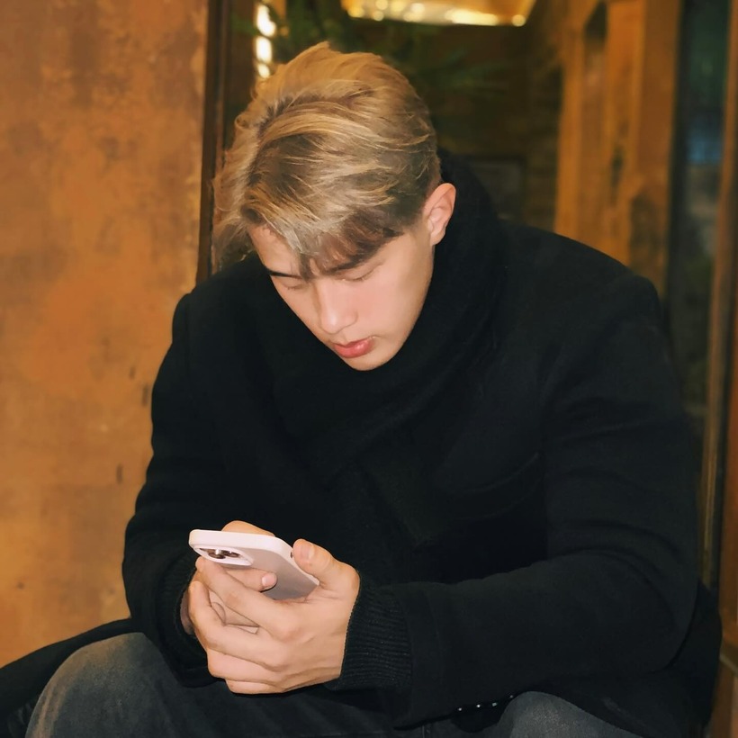 Nguyễn Tiến Triển còn thu hút nhiều fan nữ nhờ ngoại hình sáng: cao 1,83 m, gương mặt điển trai và cơ thể săn chắc. Chính lợi thế hình thể cùng phong thái tự tin giúp anh được một số thương hiệu mỹ phẩm, thời trang mời hợp tác quảng cáo. Trang Instagram cá nhân của Tiến Triển hiện có hơn 18.500 người theo dõi. Ngoài những hình ảnh thi đấu mạnh mẽ, anh thường chia sẻ đời sống năng động, yêu thích gym và du lịch.