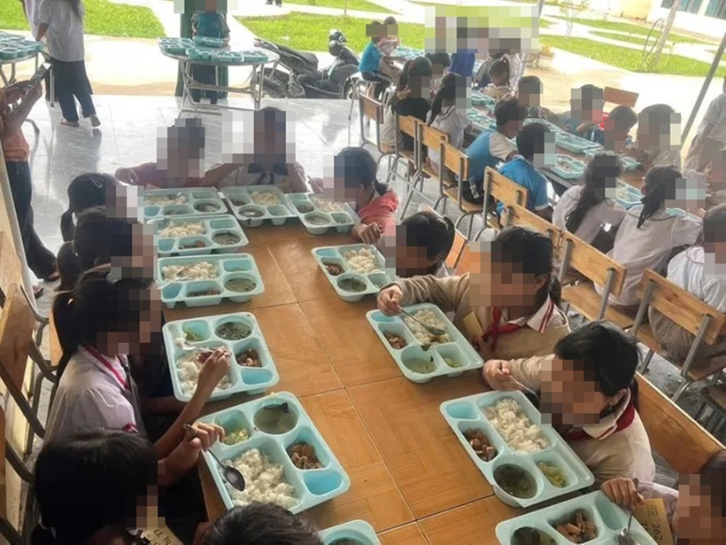 Suất ăn bán trú của học sinh tại Trường Tiểu học Cư M'lan. Ảnh: Sài Gòn Giải phóng