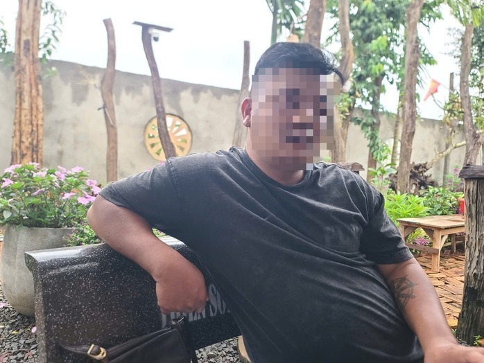 Ông N.T.Đ. trao đổi với báo chí về vụ việc. Ảnh: NLĐ