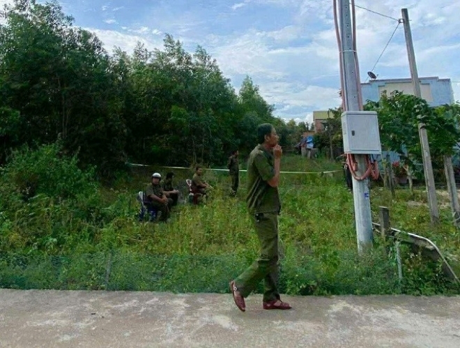 Lực lượng chức năng phong tỏa hiện trường vụ việc. Ảnh: Thanh niên