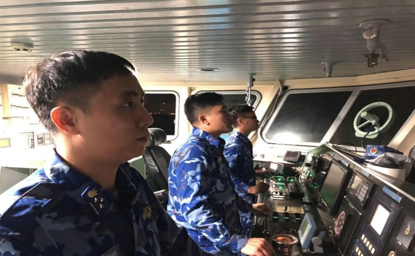 Cảnh sát biển đang nỗ lực tìm kiếm ngư dân mất tích. (Ảnh: VietnamNet)