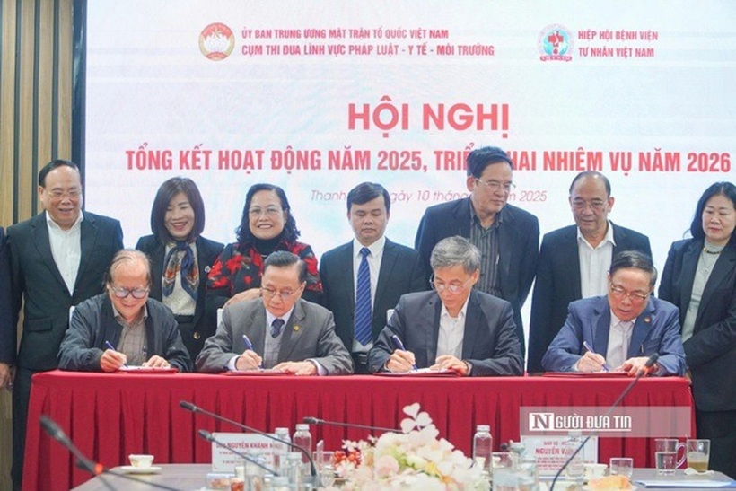 Các thành viên của Cụm thi đua ký cam kết thi đua năm 2026.
