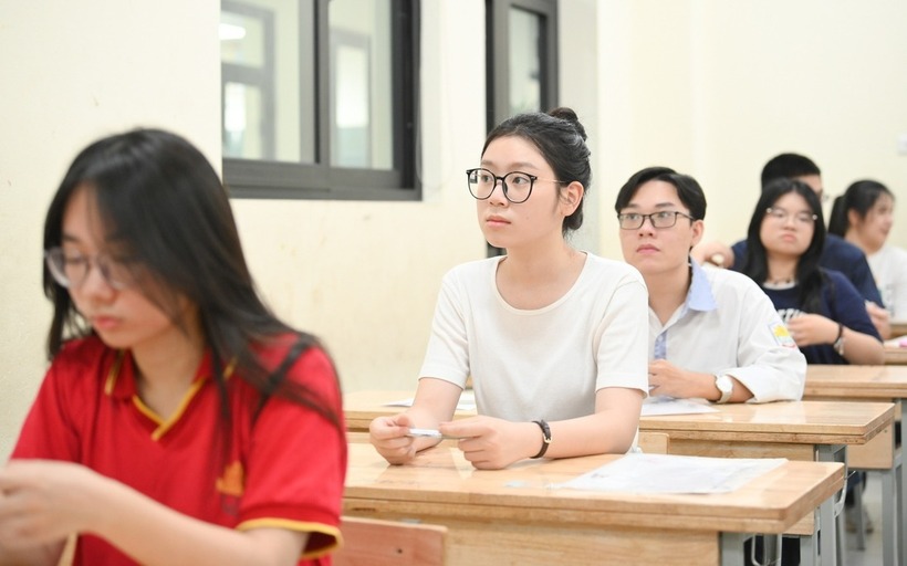 Mỗi mùa tuyển sinh đầu cấp tại Hà Nội, TP.HCM và các đô thị lớn, dư luận lại dấy lên tranh luận về việc nên duy trì thi tuyển hay chuyển sang xét tuyển vào lớp 10. Ảnh minh họa