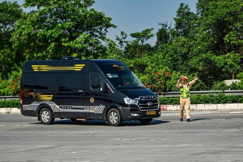 Trong ngày đầu triển khai, các Đội CSGT đường bộ cao tốc đã bố trí 24 ca, kiểm soát tại 20 vị trí, kiểm soát 1036 xe kinh doanh vận tải hành khách