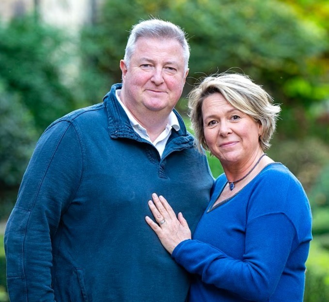 Cặp đôi sống ở hai căn nhà cách nhau chỉ 15 phút lái xe. Ảnh: Daily Mail.