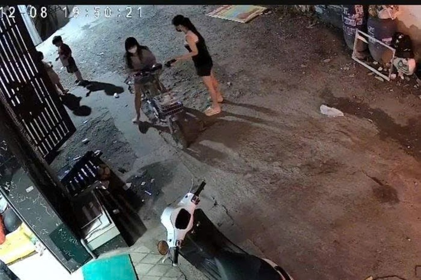 Hình ảnh ghi lại sự việc. Ảnh: Dân Việt