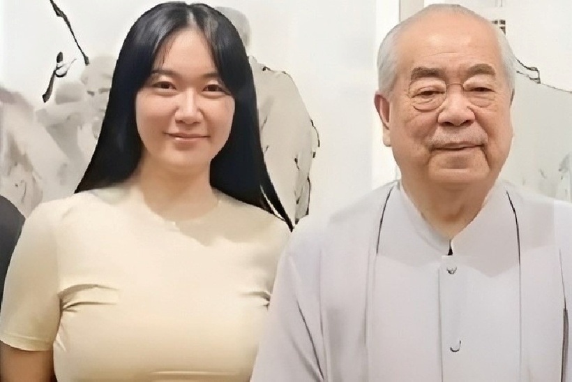 Nhà thư pháp 87 tuổi gây sốc khi có con với vợ trẻ kém gần 50 tuổi. Ảnh: Tạp chí Tri thức.