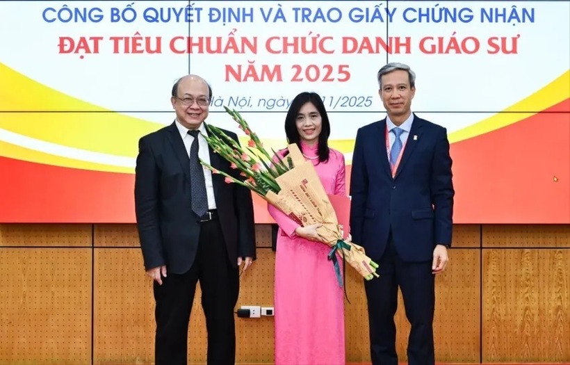 Bà Huỳnh Thị Thanh Bình, Phó Hiệu trưởng Trường Công nghệ thông tin và Truyền thông, Đại học Bách khoa Hà Nội, là nữ giáo sư công nghệ thông tin duy nhất được công nhận năm 2025. Ảnh: PLO