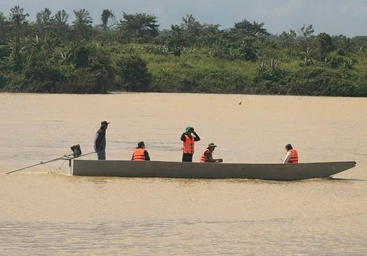 Lực lượng chức năng đã tìm thấy thi thể nữ sinh lớp 11 dưới sông Sêrêpốk. (Ảnh: Tuổi trẻ)