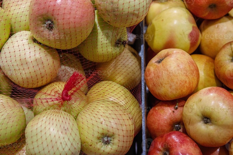 Trái cây ở siêu thị thường để trong túi lưới không đơn thuần chỉ là vấn đề thẩm mỹ hay tiện bán hàng, mà là kết quả của nhiều yếu tố liên quan đến bảo quản, an toàn thực phẩm, trải nghiệm người mua và xu hướng tiêu dùng bền vững.