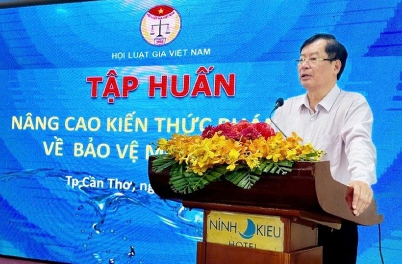 Ông Trần Công Phàn – Phó Chủ tịch Thường trực Hội Luật gia Việt Nam phát biểu tại Chương trình tập huấn “Nâng cao kiến thức pháp luật về bảo vệ môi trường”, do Hội Luật gia Việt Nam tổ chức với sự tham dự của 70 đại biểu từ Hội Luật gia các tỉnh/thành khu vực phía Nam, hồi tháng 11/2025, tại Tp.Cần Thơ.