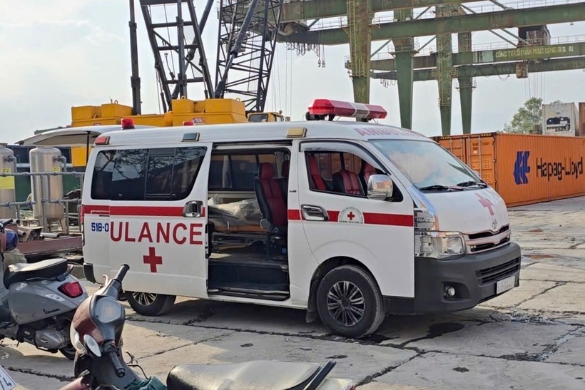 Thi thể nạn nhân được đưa về nhà xác để phục vụ công tác điều tra. (Ảnh: Dân trí)