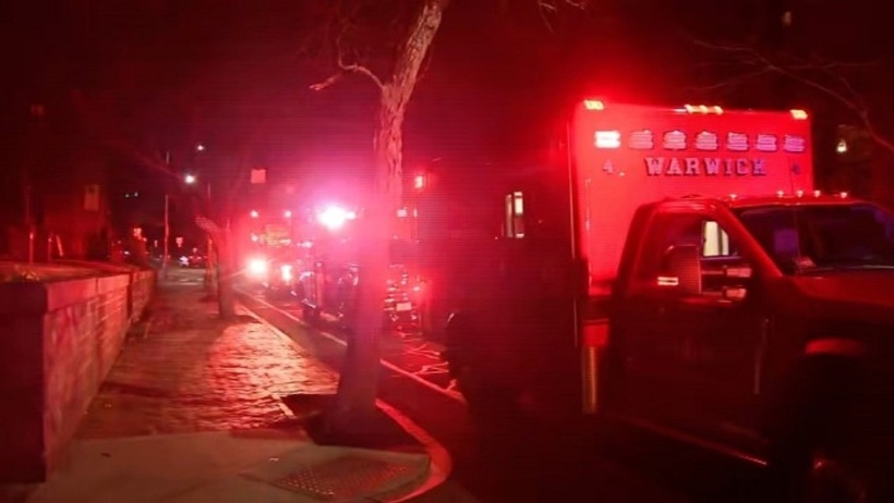 Lực lượng khẩn cấp ứng phó vụ nổ súng tại Đại học Brown&nbsp; ngày 13/12. Ảnh: WJAR