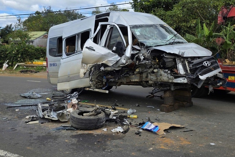 Hiện trường vụ tai nạn khiến 2 người bị thương. Ảnh: Dân Trí