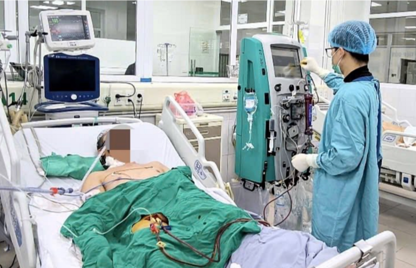 Nam bệnh nhân được cấp cứu. Ảnh: VietNamNet.