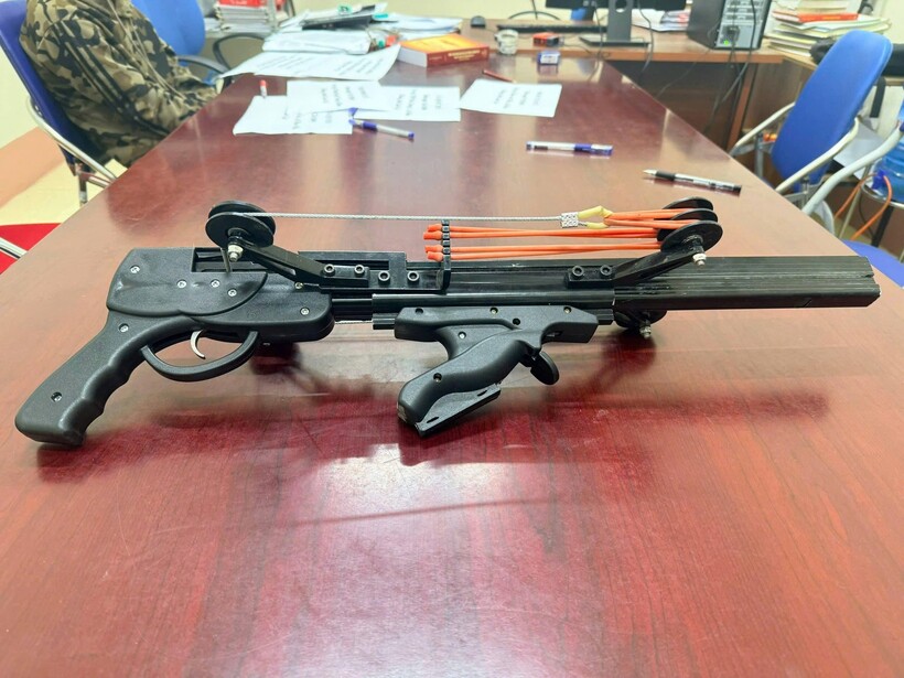 Đối tượng Phạm Trọng T. khai nhận khẩu súng trên là của đối tượng Triệu Tuấn Nhật cho mượn.