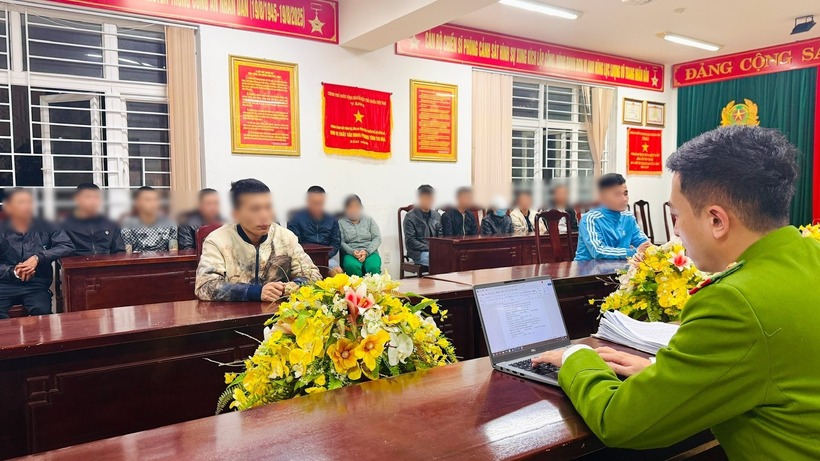 Đột kích quán cà phê K+68, phanh phui bí mật của nhóm 18 đối tượng - 2