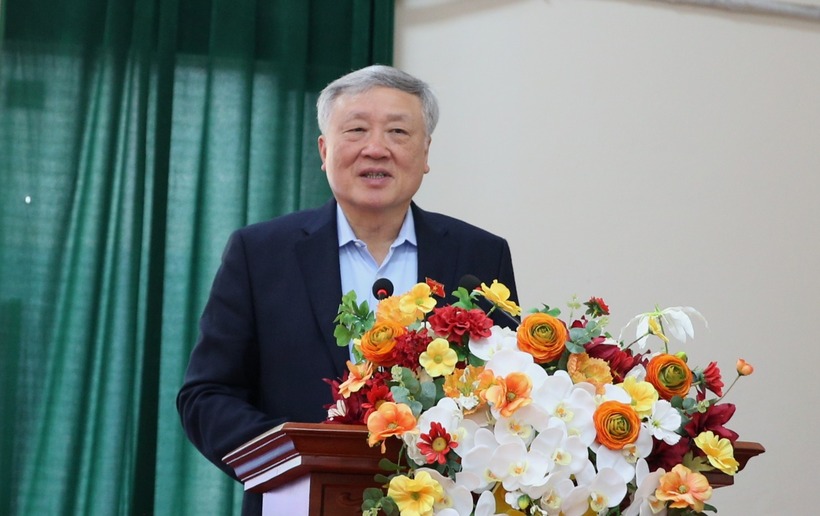 Phó Thủ tướng Thường trực Chính phủ Nguyễn Hòa Bình trả lời các kiến nghị của cử tri (Ảnh: VGP).