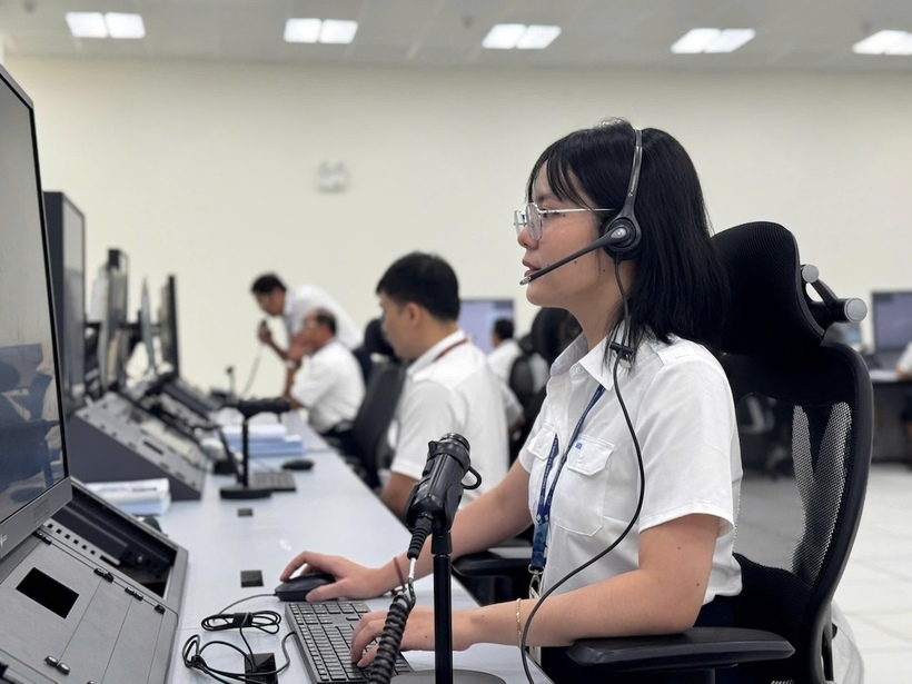 Lực lượng kiểm soát viên không lưu và kỹ thuật viên đã trải qua quá trình huấn luyện chuyển loại nghiêm ngặt