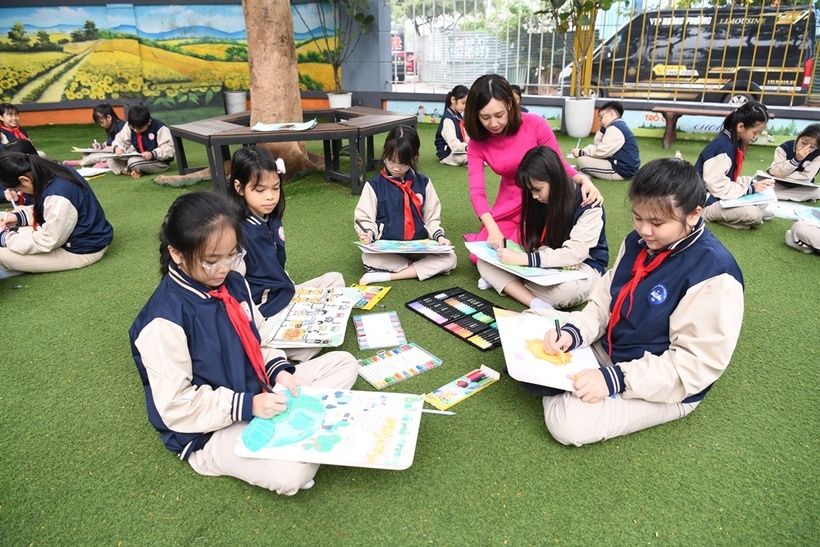 Thụy Điển trao tặng 400 mũ bảo hiểm cho học sinh trường Tiểu học Trung Yên&nbsp; - 11