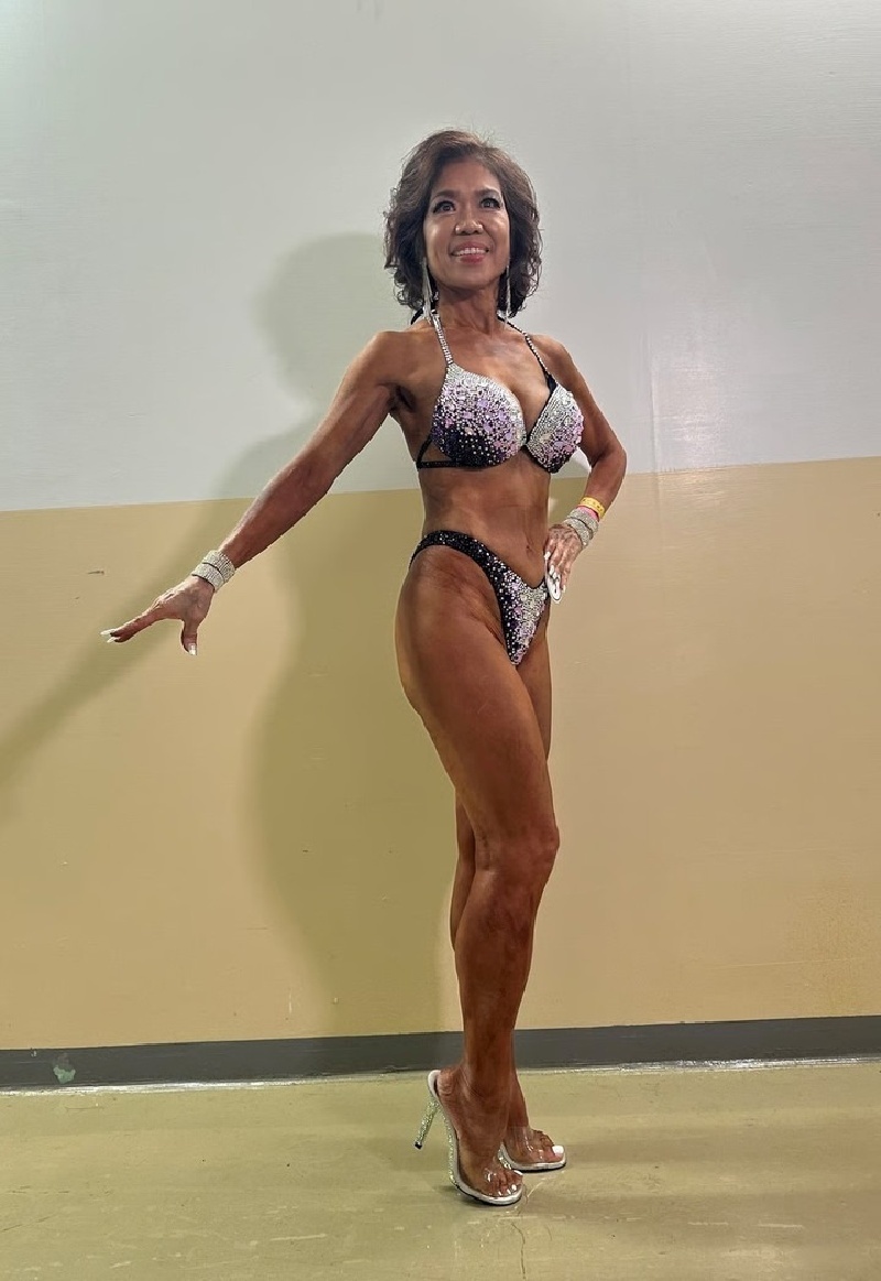 Để có được vóc dáng săn chắc, ngoài kiểm soát thực đơn nghiêm ngặt, bà Lin tập tạ đều đặn một tiếng mỗi sáng từ thứ hai đến thứ sáu. Ảnh: CNA.