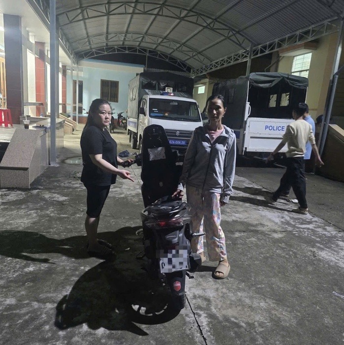 Kẻ trộm cùng tang vật đã được công an đưa về trụ sở để điều tra