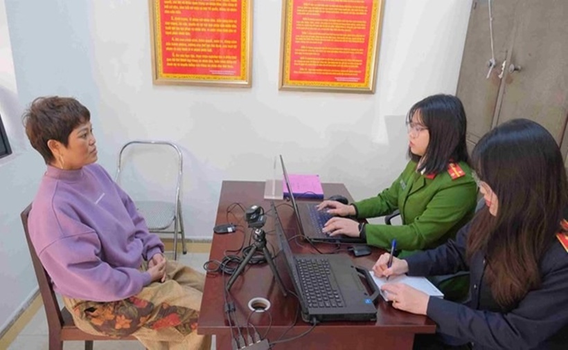 Nguyễn Thị Thắm tại cơ quan công an. (Ảnh: Công an tỉnh Cao Bằng)